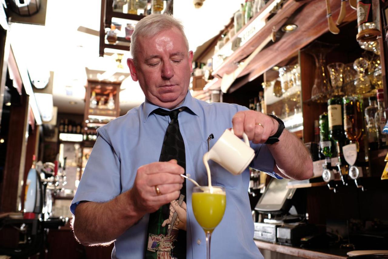 Mahon'S Hotel Irvinestown エクステリア 写真